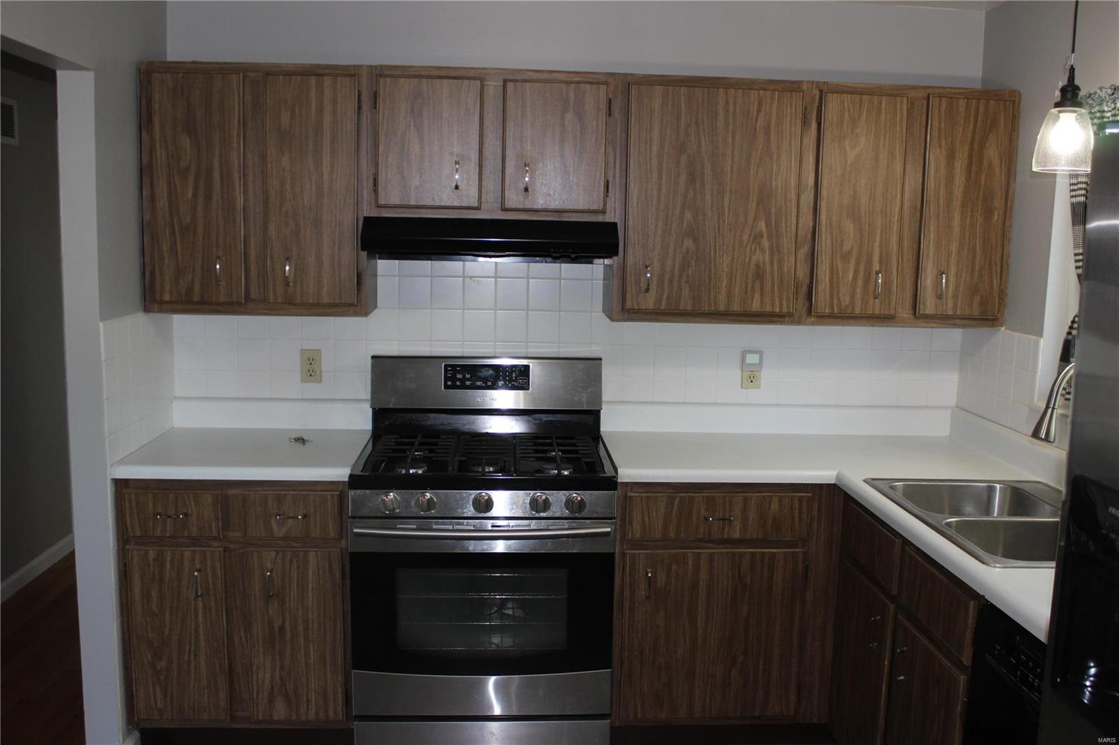 1814 Valley Road St. Charles, MO 63303 - Photo 10 of 49 Gallery Image 10