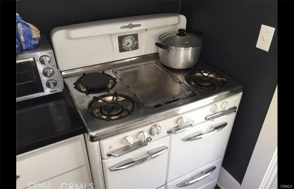 2411 3rd Street, Unit K Santa Monica, CA 90405 - Photo 11 of 18 a close view of stove and microwave