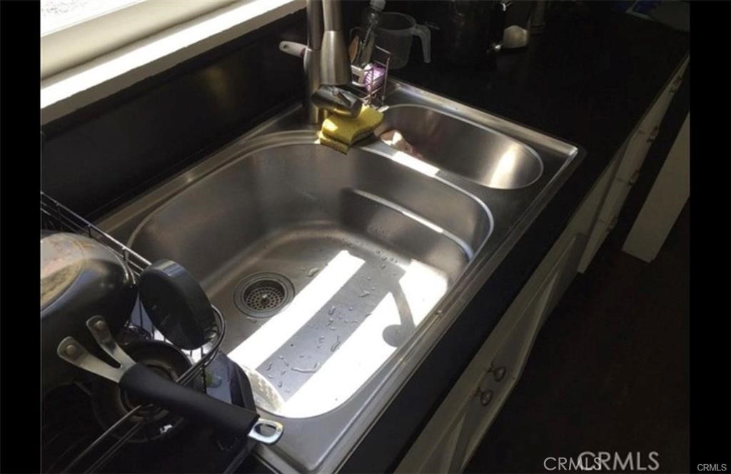 2411 3rd Street, Unit K Santa Monica, CA 90405 - Photo 13 of 18 a close up of air conditioner duct