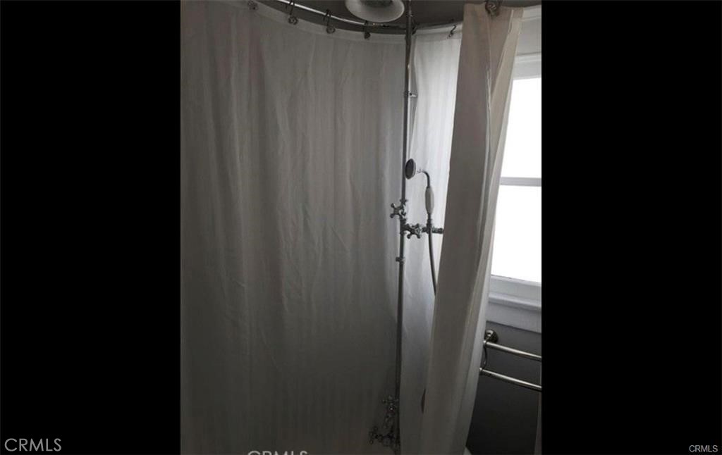 2411 3rd Street, Unit K Santa Monica, CA 90405 - Photo 16 of 18 a view of a bathroom