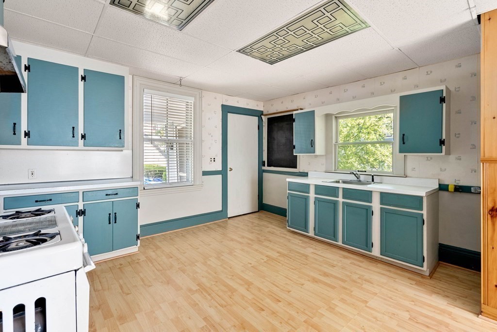 6 Walnut Place Wellesley, MA 02481 - Photo 5 of 32 Gallery Image 5