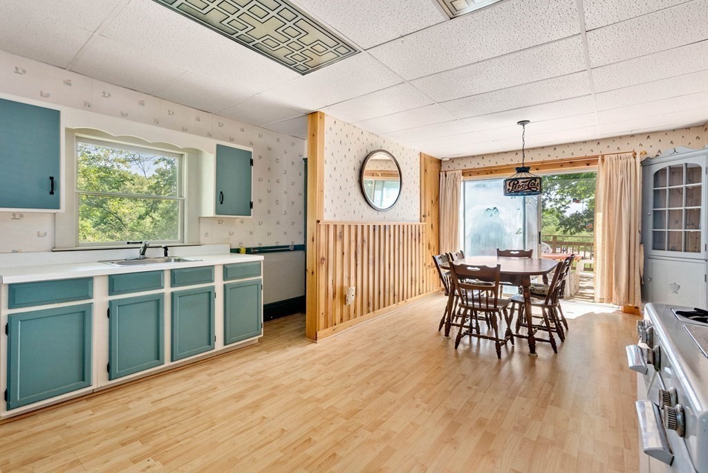 6 Walnut Place Wellesley, MA 02481 - Photo 7 of 32 Gallery Image 7