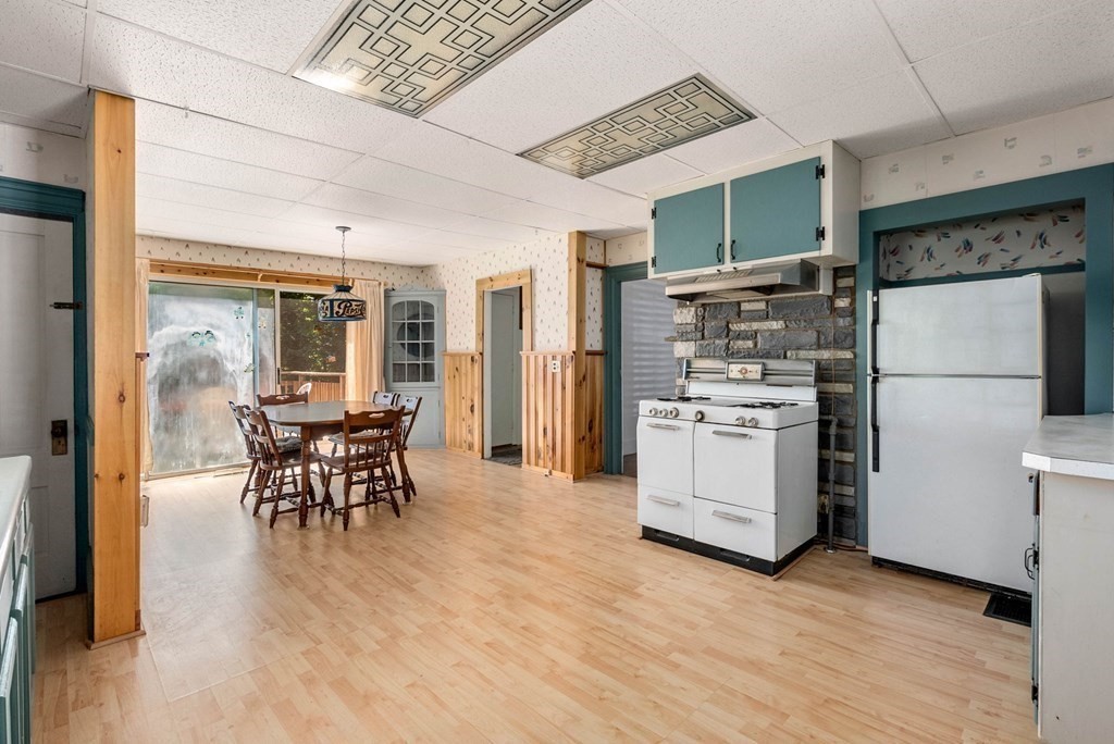 6 Walnut Place Wellesley, MA 02481 - Photo 8 of 32 Gallery Image 8