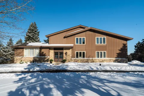 $624,900 | W233-s6945 Millbrook Circle West, Vernon, WI 53103