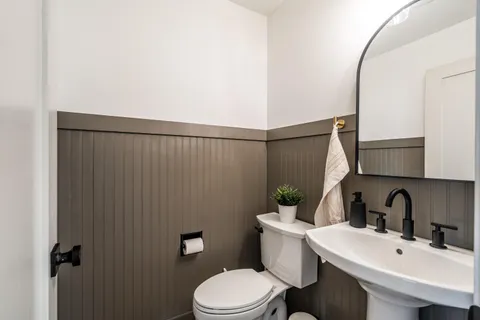 $624,900 | W233-s6945 Millbrook Circle West, Vernon, WI 53103