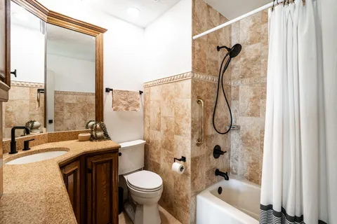 $624,900 | W233-s6945 Millbrook Circle West, Vernon, WI 53103