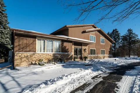 $624,900 | W233-s6945 Millbrook Circle West, Vernon, WI 53103