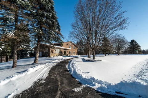 $624,900 | W233-s6945 Millbrook Circle West, Vernon, WI 53103