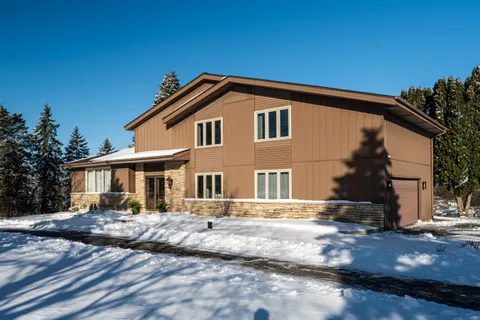 $624,900 | W233-s6945 Millbrook Circle West, Vernon, WI 53103