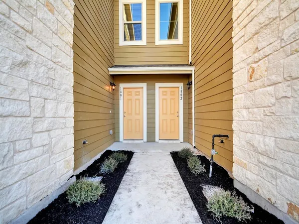 $1,995 | 1620 Bryant Drive, Unit 1801, Round Rock, TX 78664