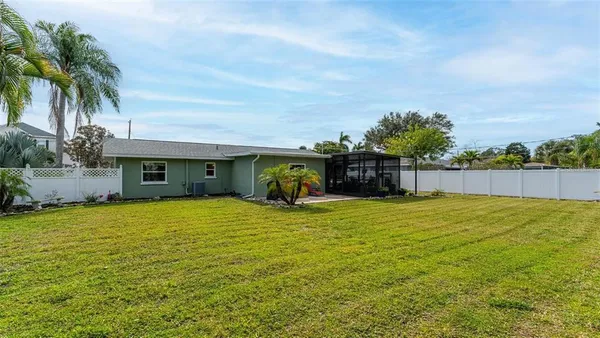 $2,200 | 6904 9th Avenue Northwest, Bradenton, FL 34209