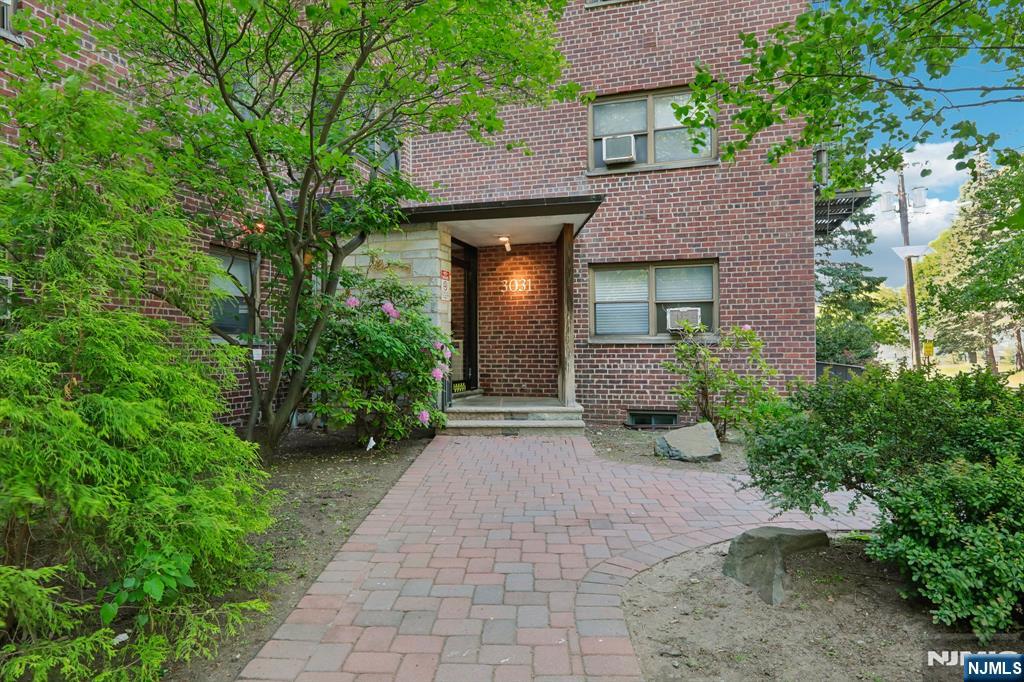 3031 Edwin Avenue, Unit 4H Fort Lee, NJ 07024 - Photo 3 of 33