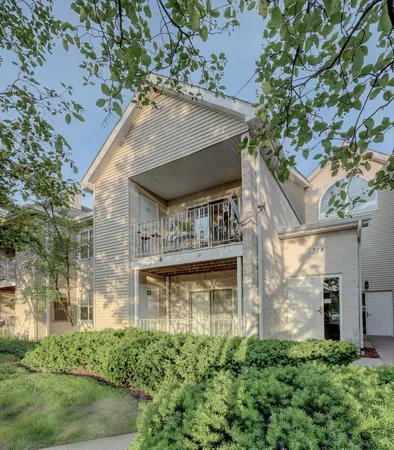$225,000 | 764 North Gary Avenue, Unit 110, Carol Stream, IL 60188