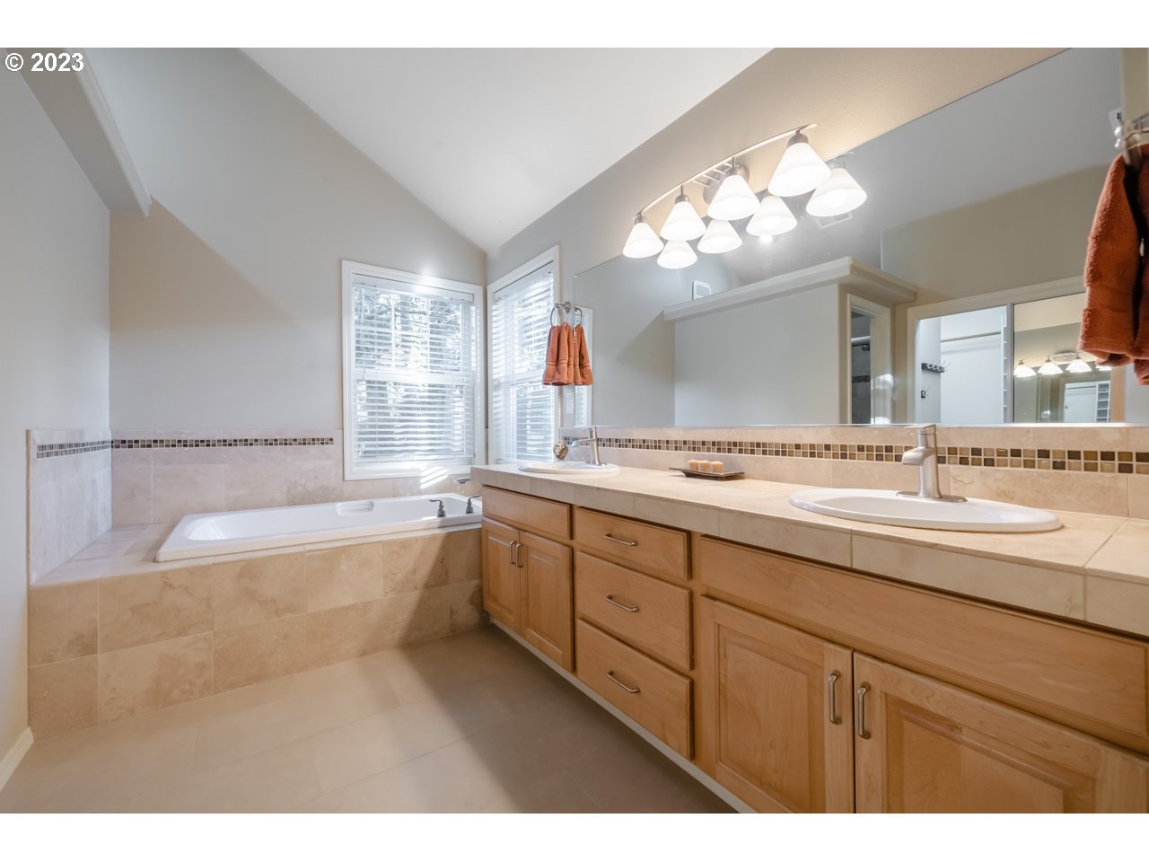 7750 Southwest Ellman Lane Durham, OR 97224 - Photo 16 of 32 Owner's Suite Bathroom