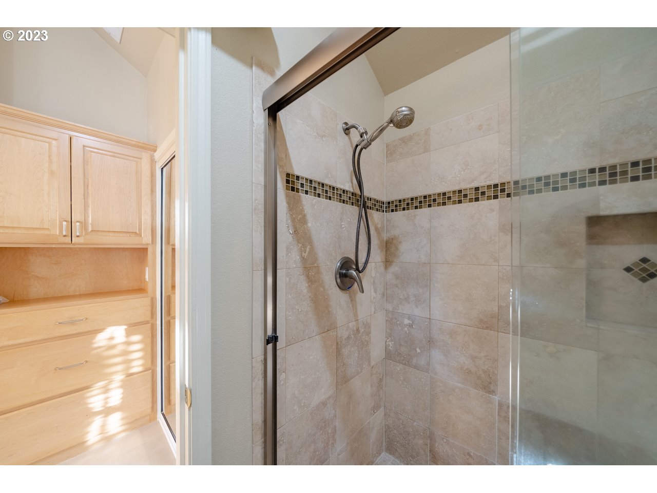 7750 Southwest Ellman Lane Durham, OR 97224 - Photo 17 of 32 Owner's Suite Bathroom