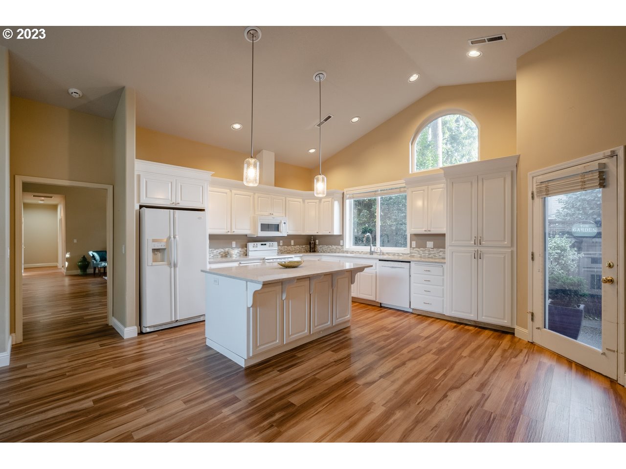 7750 Southwest Ellman Lane Durham, OR 97224 - Photo 10 of 32 Kitchen