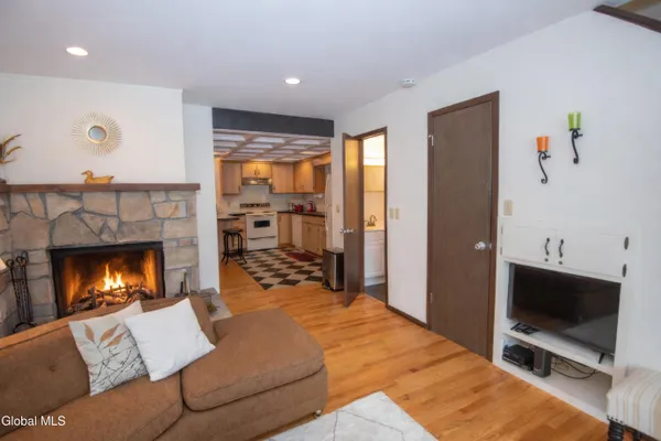 $160,000 | 11 Overlook Lane South, Unit J, Warrensburg, NY 12817
