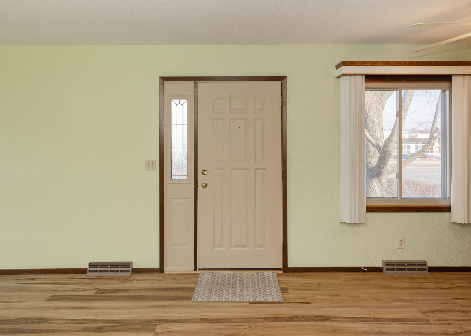 3590 Devils Glen Road Bettendorf, IA 52722 - Photo 2 of 32