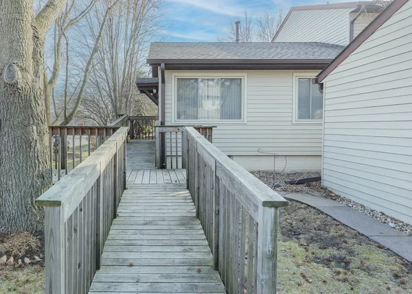 $210,000 | 3590 Devils Glen Road, Bettendorf, IA 52722