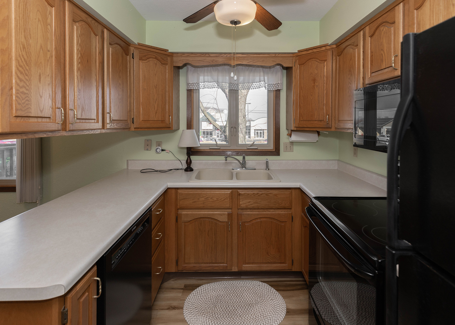 3590 Devils Glen Road Bettendorf, IA 52722 - Photo 4 of 32