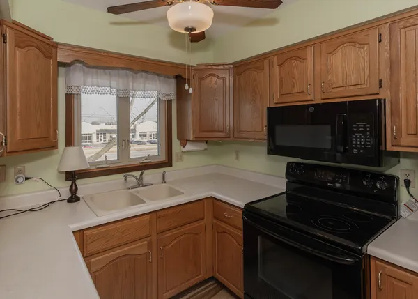 $210,000 | 3590 Devils Glen Road, Bettendorf, IA 52722