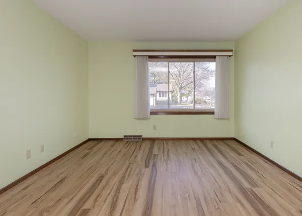 $210,000 | 3590 Devils Glen Road, Bettendorf, IA 52722
