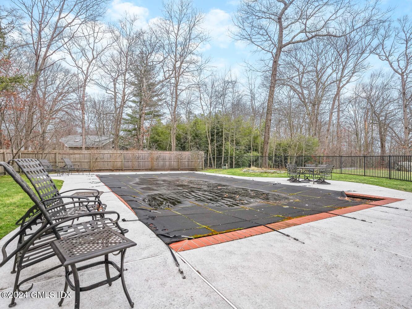 191 Cat Rock Road Cos Cob, CT 06807 - Photo 27 of 30 a view of a backyard