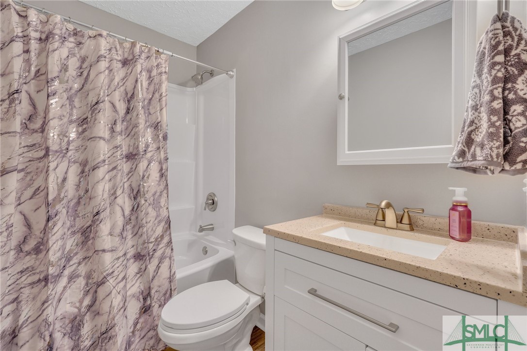 11 Ropemaker Court, Unit FURNISHED Savannah, GA 31410 - Photo 11 of 40 Full Bath on Main with New Everything