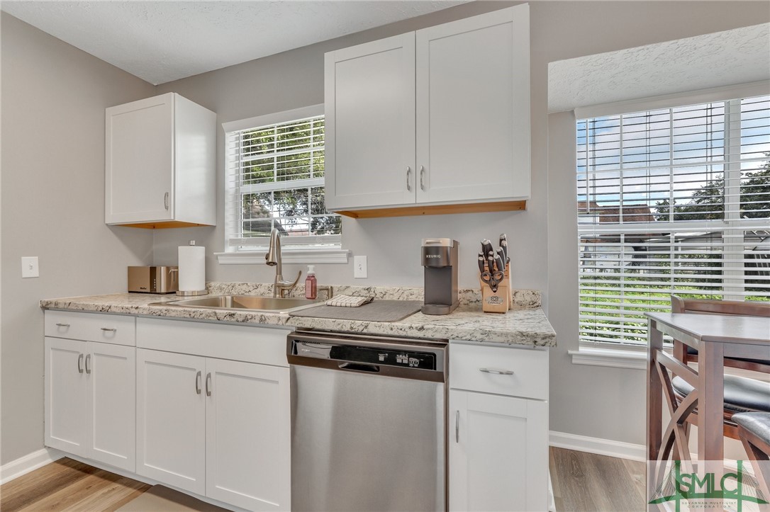 11 Ropemaker Court, Unit FURNISHED Savannah, GA 31410 - Photo 8 of 40 Fully Equipped Kitchen with New Counter & Sink
