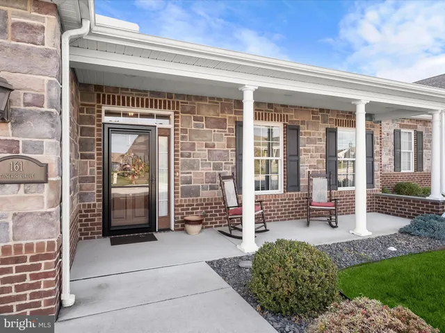 a view of entrance front of the house