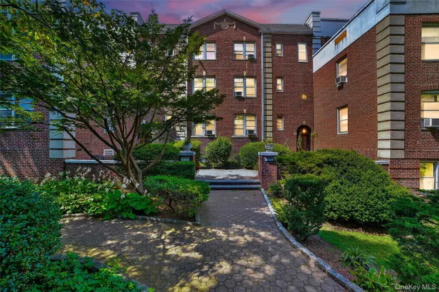 $299,000 | 824 Palmer Road, Unit 1D, Bronxville, NY 10708