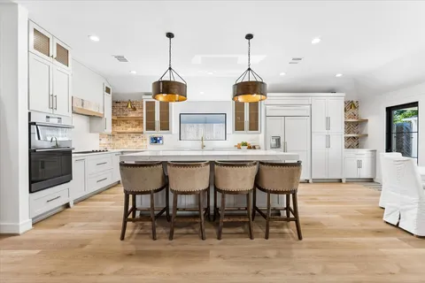 $1,325,000 | 10102 Candlewood Drive, Houston, TX 77042