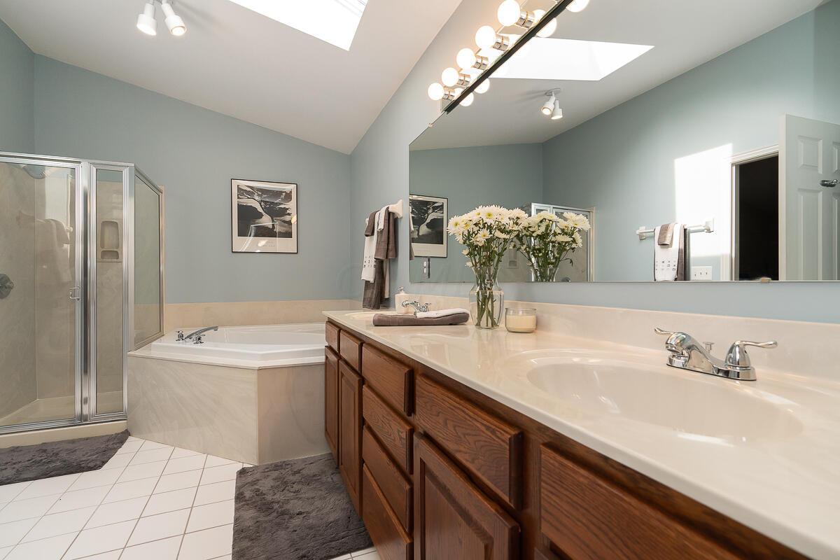 5576 Longrifle Road Westerville, OH 43081 - Photo 19 of 27 Owner's Bath