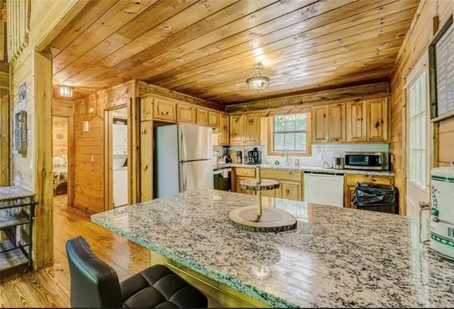 $2,000 | 9947 Doublehead Gap Road, Blue Ridge, GA 30513