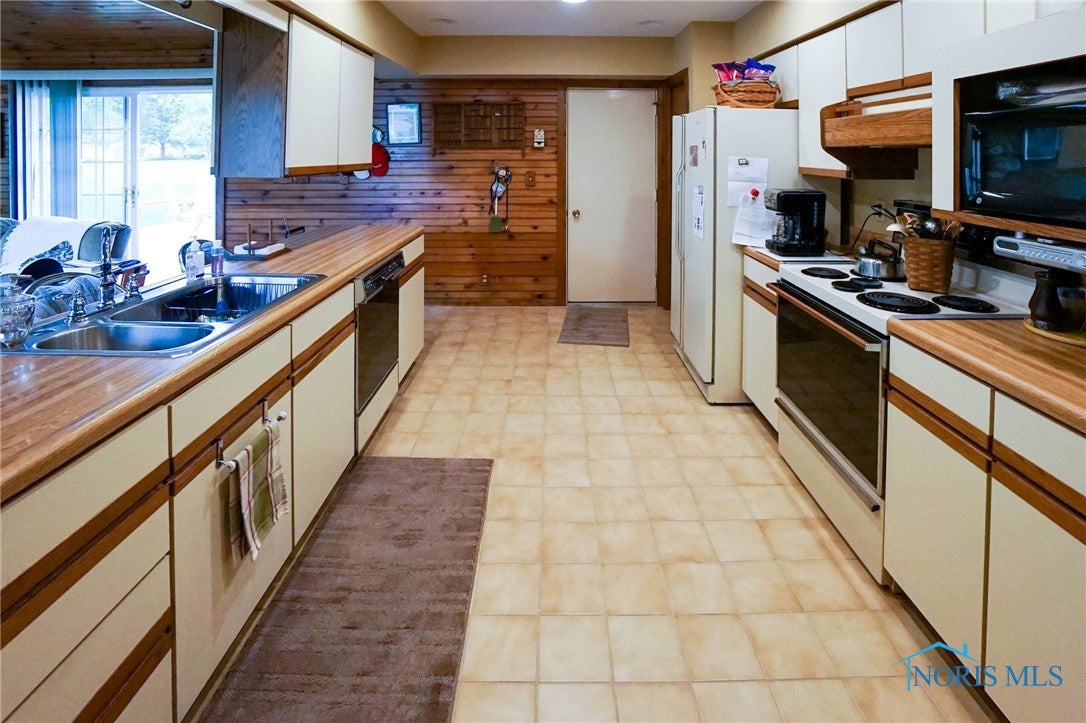 2316 Westmoor Road Findlay, OH 45840 - Photo 7 of 39 Gallery Image 7