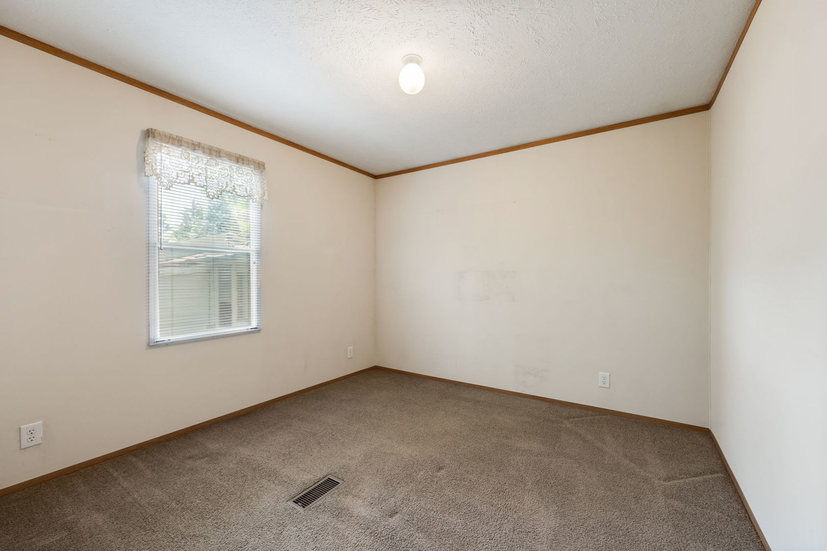 147 Parkwood Road Elgin, IL 60123 - Photo 15 of 16 an empty room with a window