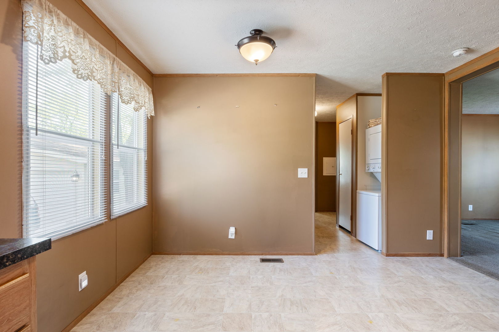147 Parkwood Road Elgin, IL 60123 - Photo 5 of 16 an empty room with windows and closet