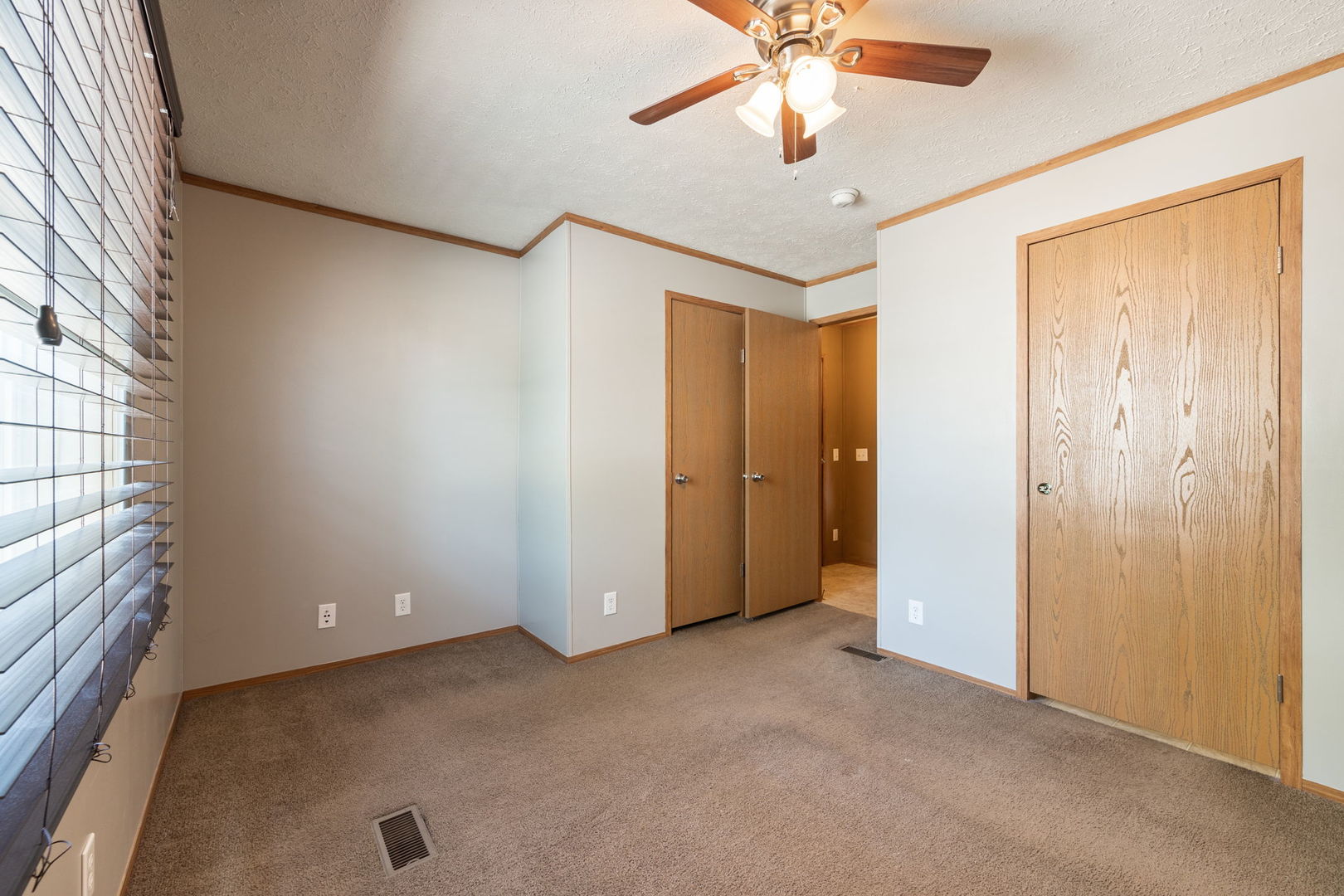 147 Parkwood Road Elgin, IL 60123 - Photo 10 of 16 a view of an empty room with a window