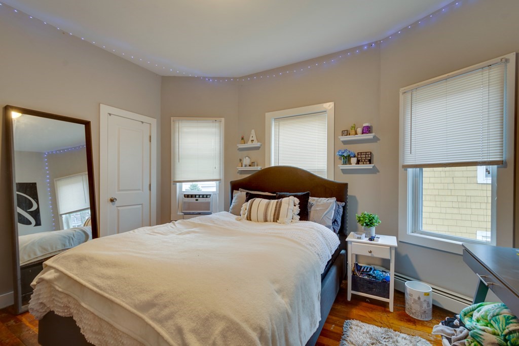 15 Hecla Street Boston, MA 02122 - Photo 11 of 33 a bedroom with bed and a window