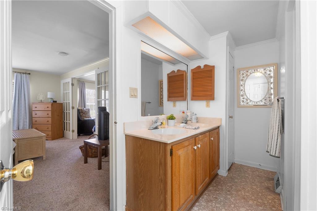 143 Lloyd Lookabill Street Lexington, NC 27292 - Photo 19 of 28 Primary Barh