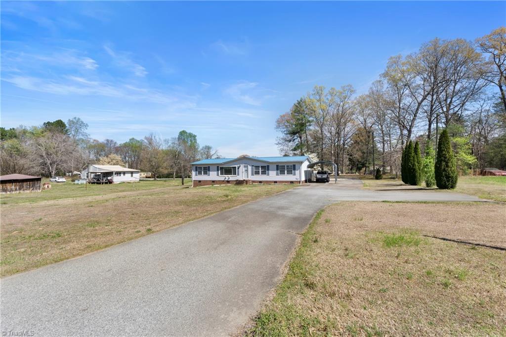 143 Lloyd Lookabill Street Lexington, NC 27292 - Photo 2 of 28