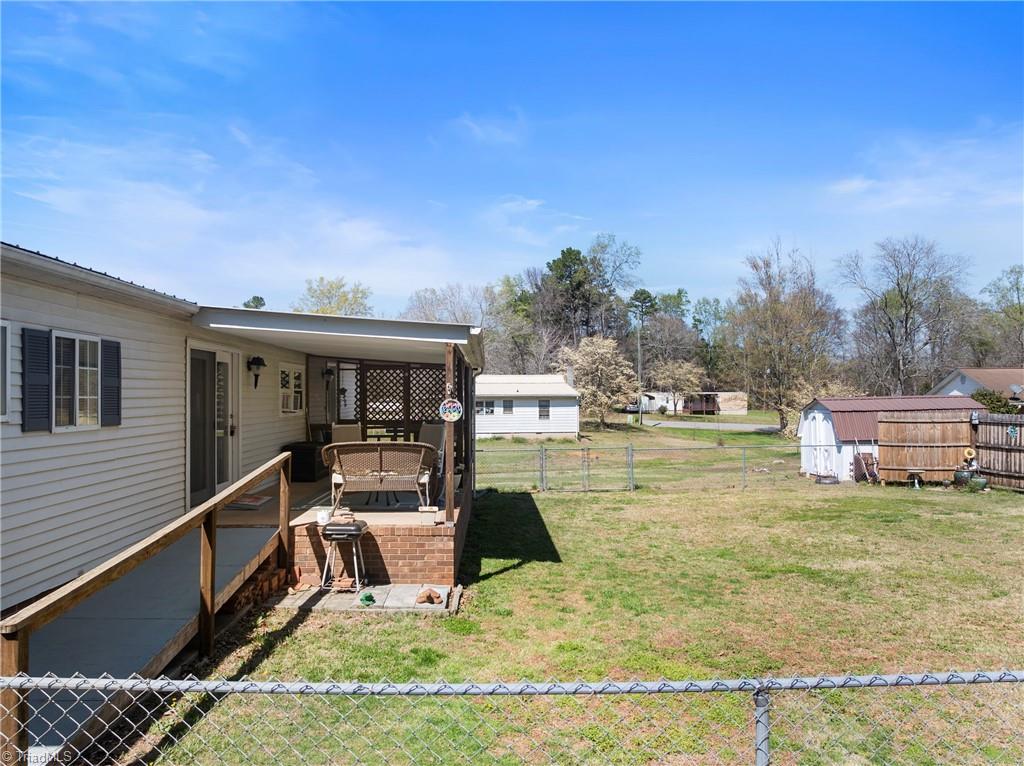 143 Lloyd Lookabill Street Lexington, NC 27292 - Photo 5 of 28
