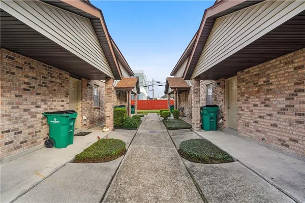 $1,275 | 4425 Barnett Street, Unit A, Metairie, LA 70006