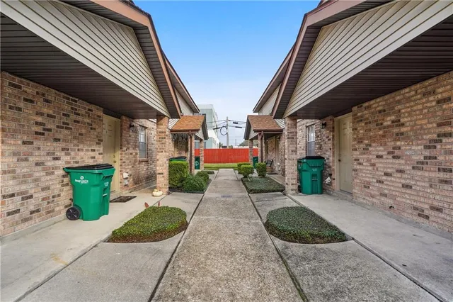 $1,275 | 4425 Barnett Street, Unit A, Metairie, LA 70006
