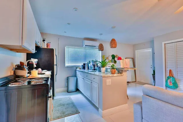 $6,000 | 4000 Northwest 3rd Avenue, Boca Raton, FL 33431