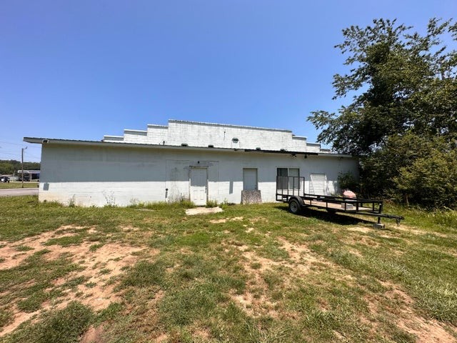 977 Highway 25W Newport, TN 37821 - Photo 30 of 35 a view of a house with a swimming pool and a chairs
