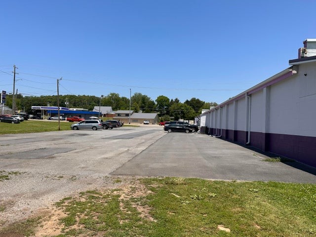 977 Highway 25W Newport, TN 37821 - Photo 31 of 35 a view of car parked on the side of the road