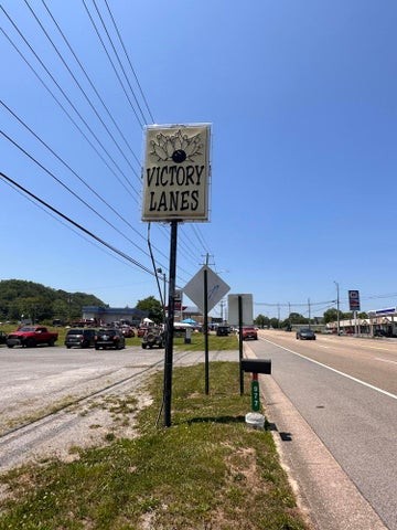 977 Highway 25W Newport, TN 37821 - Photo 35 of 35 a view of a street with an empty space and trees