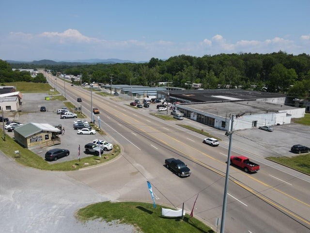 977 Highway 25W Newport, TN 37821 - Photo 4 of 35 a view of a city