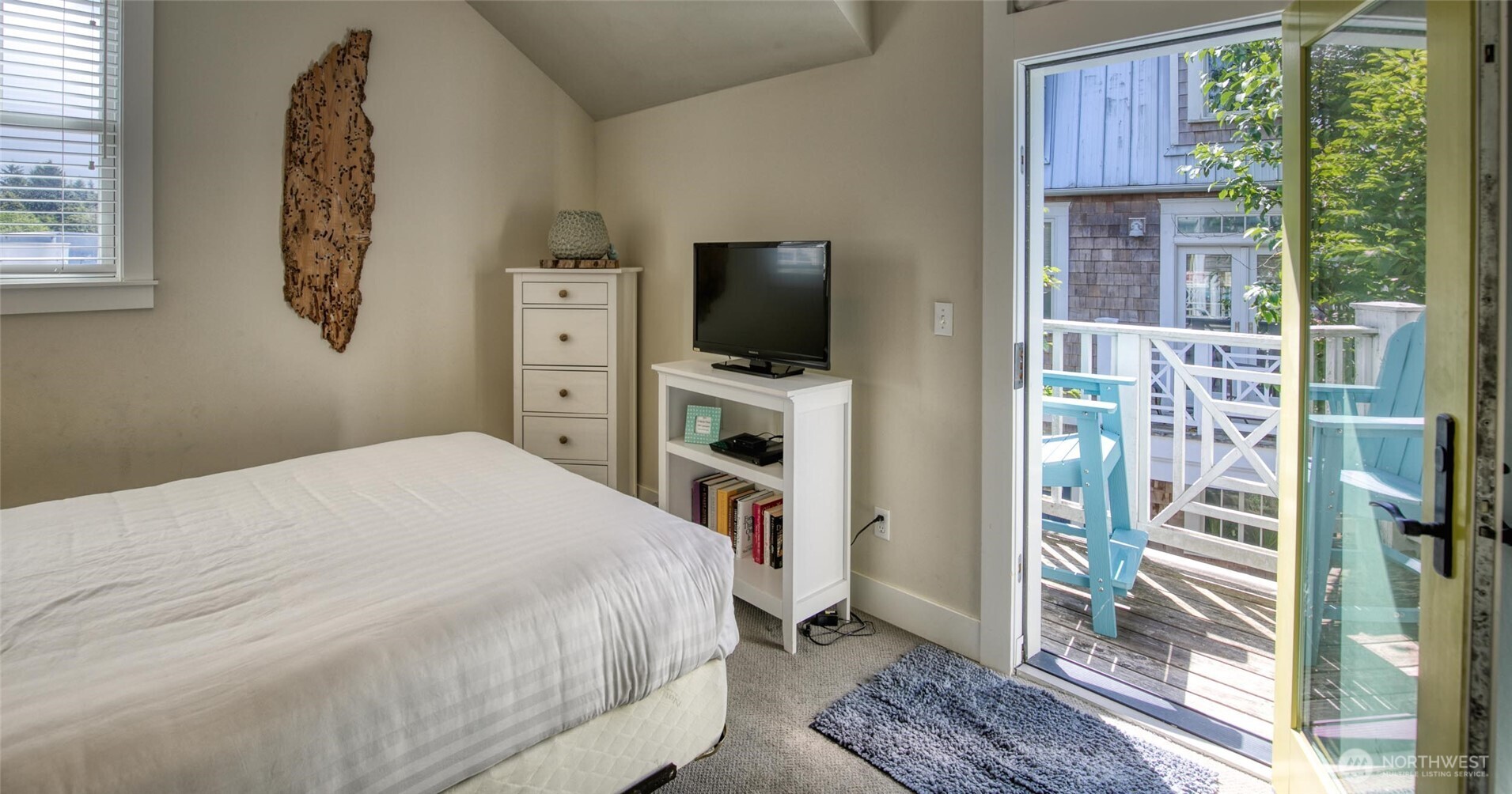 38 West Myrtle Lane Pacific Beach, WA 98571 - Photo 18 of 31 a bedroom with a bed and a flat tv screen next to a window